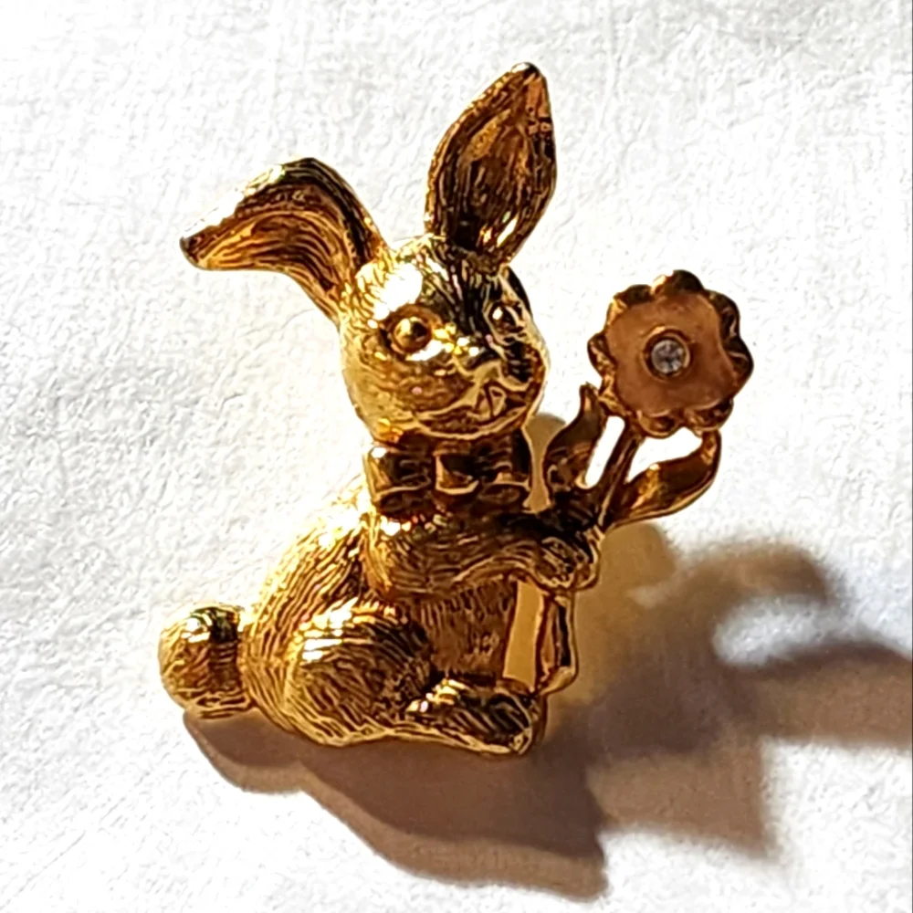 1992 Avon Honey Bunny lapel Pin Gold Tone Figural Rhinestone Brooch Vintage